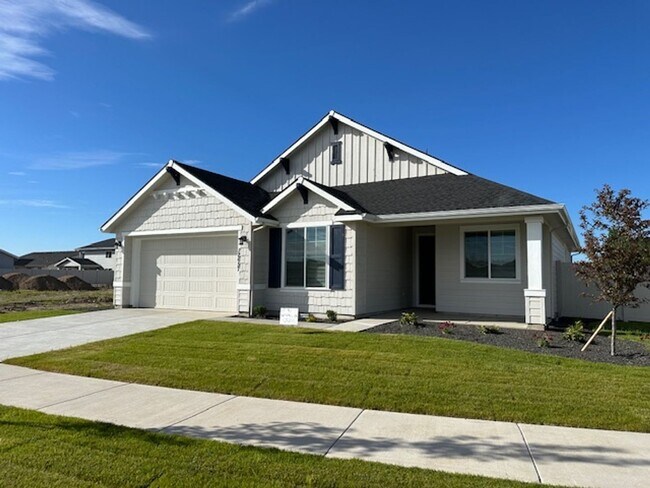 Building Photo - Beautiful 1 year old home available now!