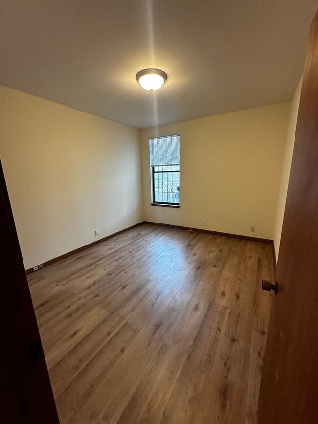 Building Photo - 1450-1452 Sutter Street/347 Fern Street (1157rc)