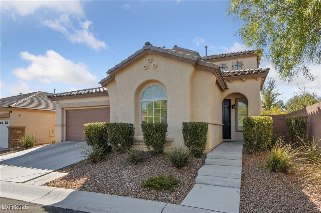 Foto principal - 10247 Blue Water Peak Ave