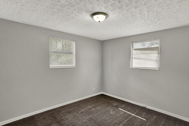 Building Photo - 5634 Astor Pl