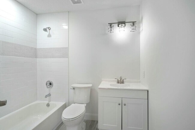 Foto del edificio - 1056 Staghorn St