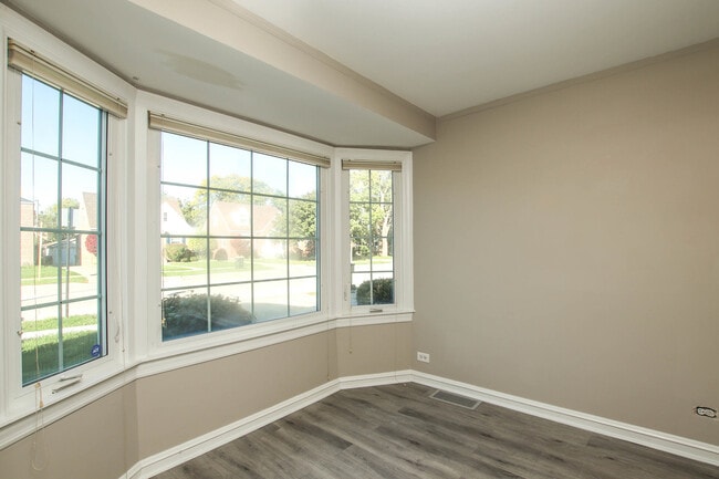 Foto del edificio - 5815 N Canfield Ave