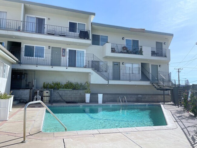Foto del edificio - 2841 Montrose Ave