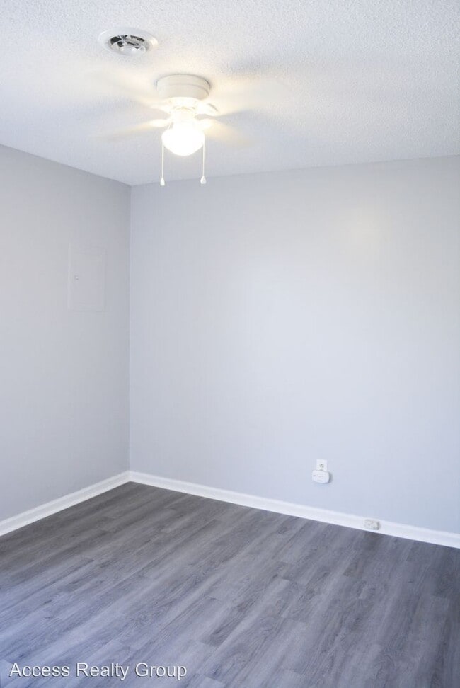 Building Photo - 2 br, 1 bath Apartment - 221 Sandpiper Dr