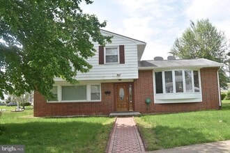 Building Photo - 6820 Cherokee Dr