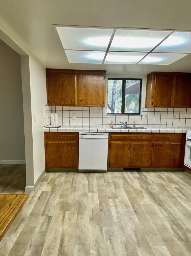 15018 Pammy Way Grass Valley Ca 95949 House For Rent In Grass