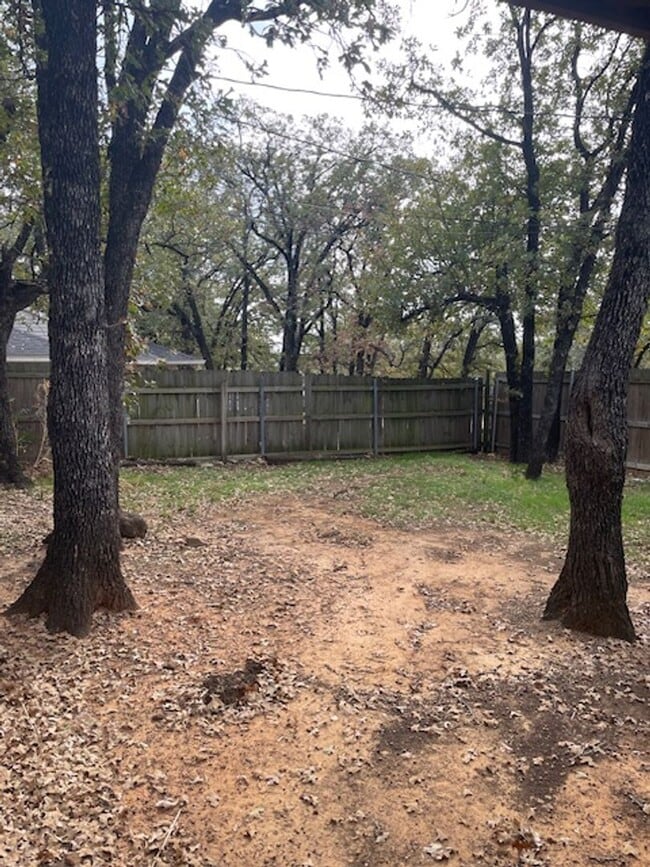 Foto del edificio - 716 Woodland Ct