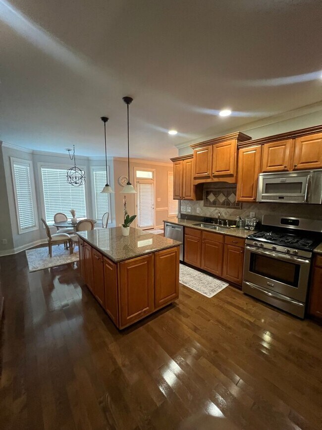 Foto del edificio - 5 Bedroom Beautiful Lake House in Angier NC