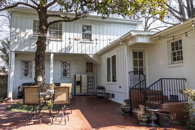 Foto del edificio - 3719 S Woodland Dr