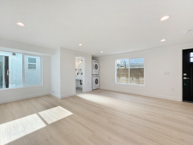 Building Photo - 4461 Farquhar Ave