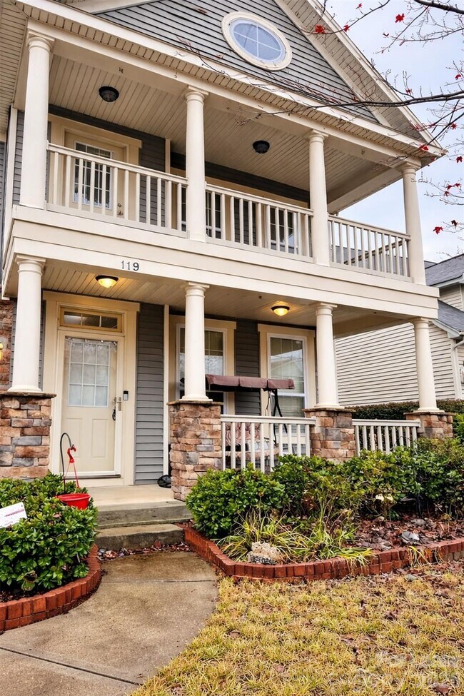 Foto del edificio - 119 Sand Spur Dr