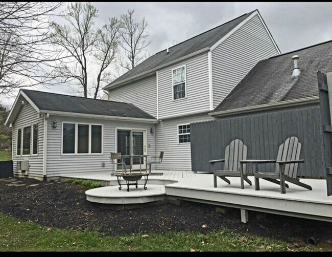 Foto del edificio - Beautiful 3BR Home with Solar Panels in Winslow Farm!
