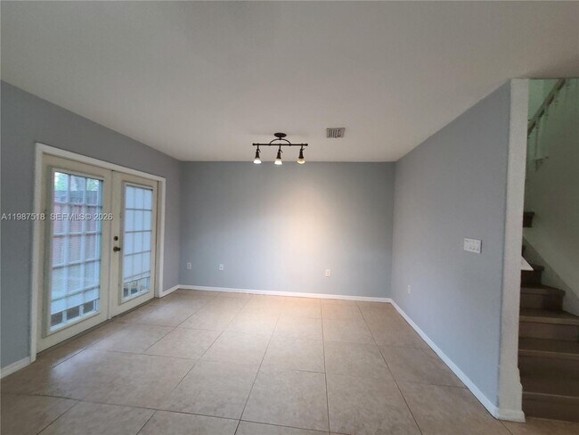 Foto del edificio - 3071 Riverside Dr