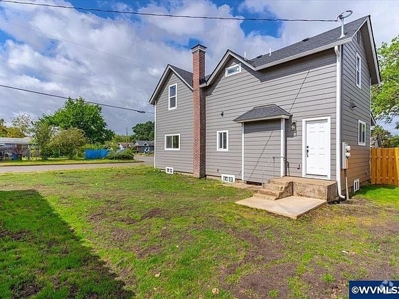 Building Photo - 494 17th St SE