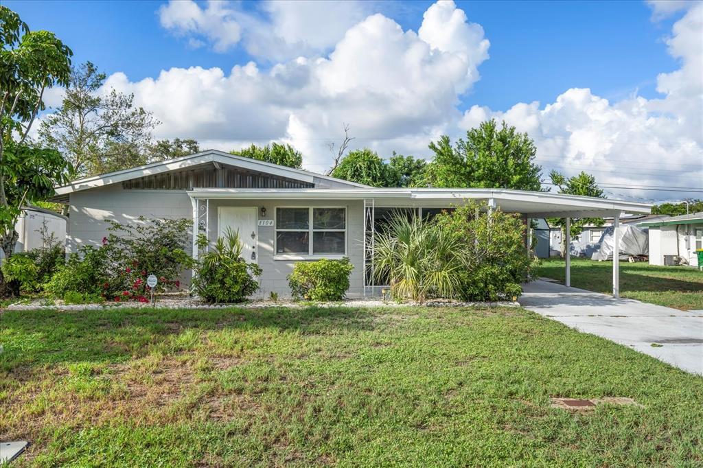 Foto principal - 1104 W Hillcrest Dr