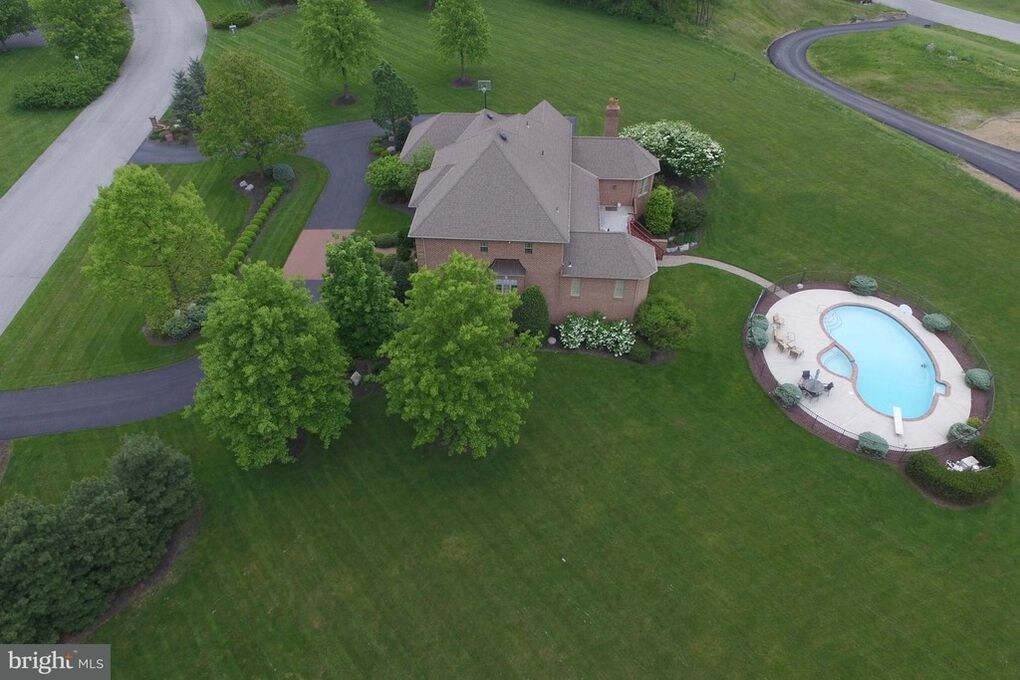 5 Hidden Meadow Dr, Mechanicsburg, PA 17050 House for Rent in