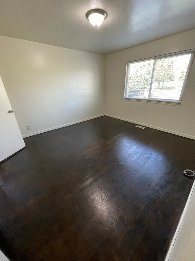 Bedroom - 210 Surrey Ln