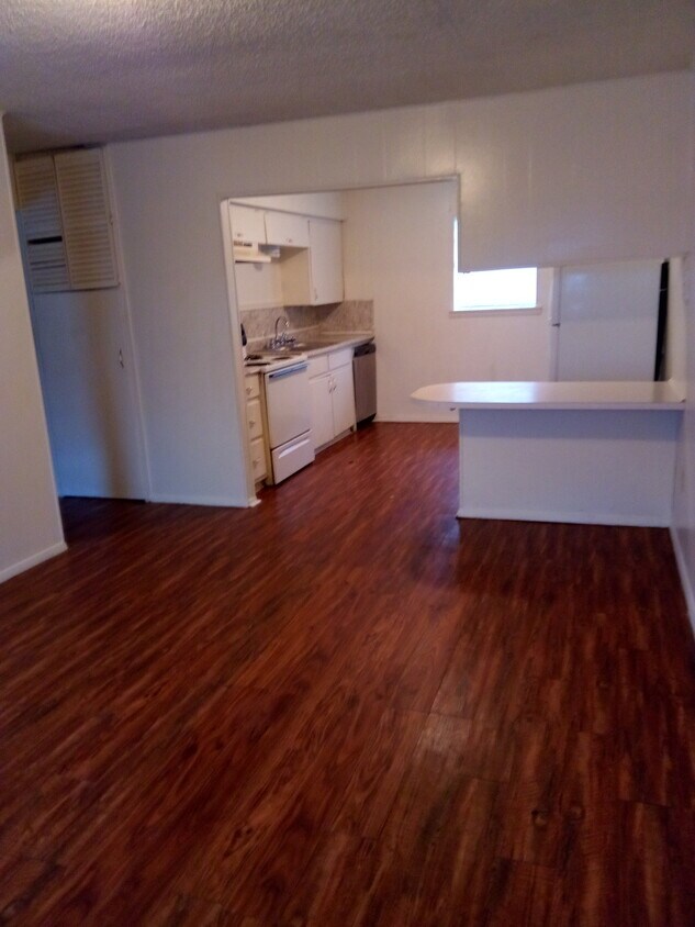 Primary Photo - 1815 SW B Ave #D