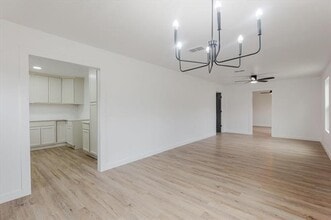 Building Photo - 1202 SW 11th Ave
