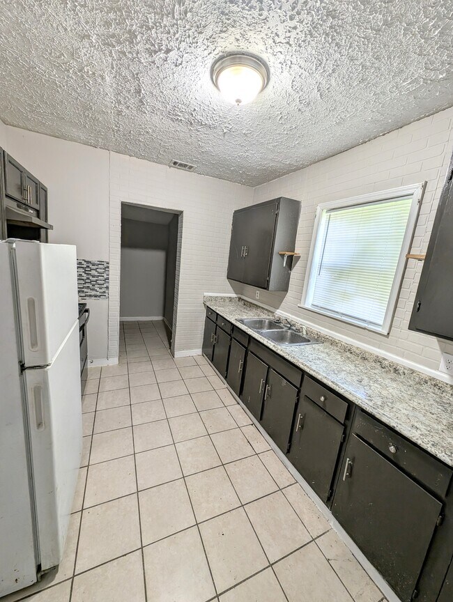Foto del edificio - 2211 Butner Rd
