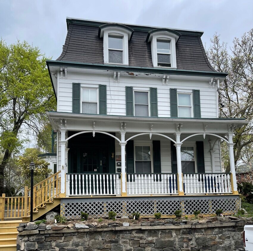 Primary Photo - 23 W Pierpont St