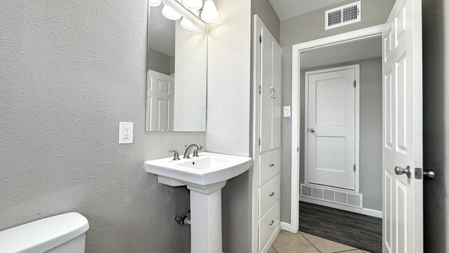 Photo - 911 Zion St House