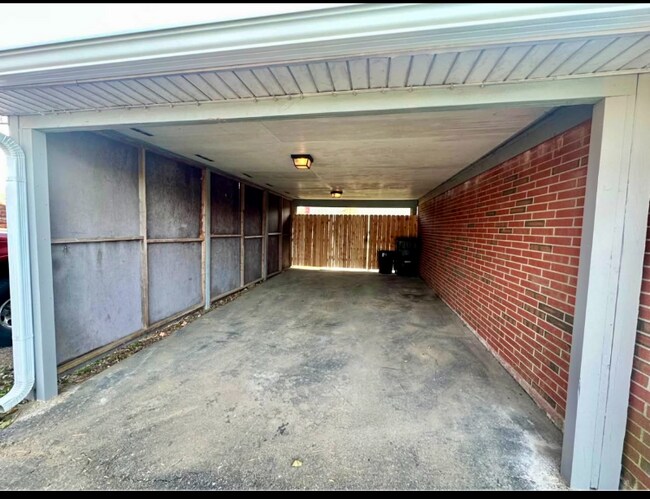 Building Photo - 716 Spicewood Dr