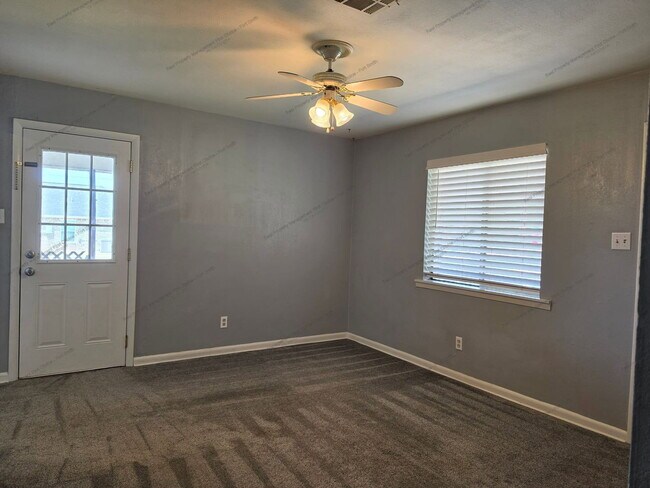 Foto del edificio - 825 Harrell St