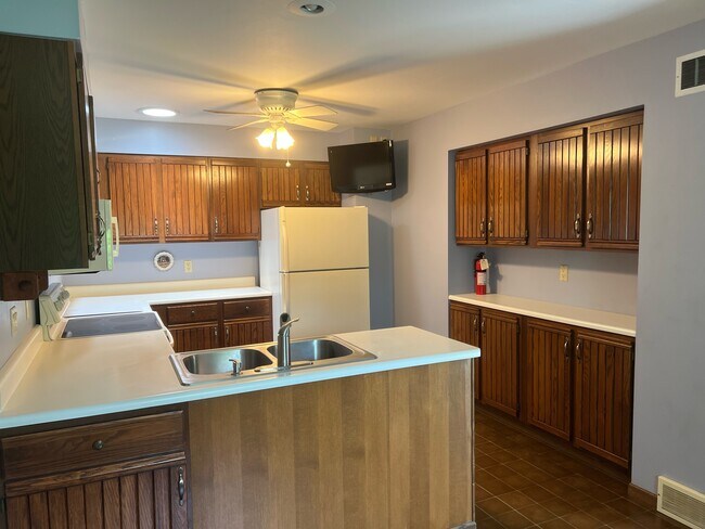 Kitchen - 215 Randolph Dr