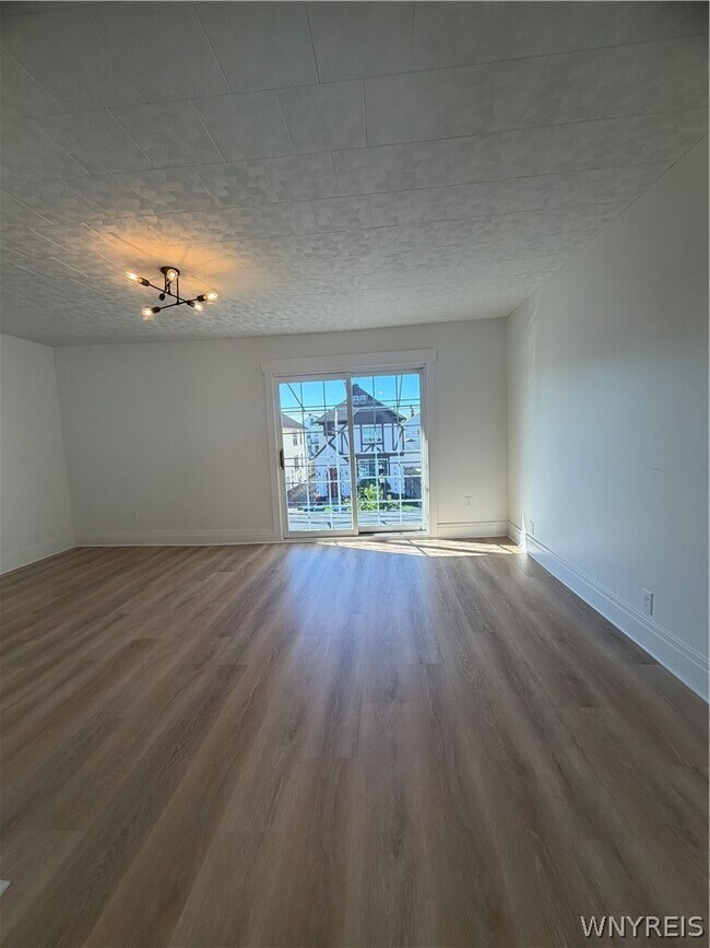 Foto del edificio - 292 Hartwell Rd