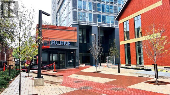 Building Photo - 609 Sherbourne St