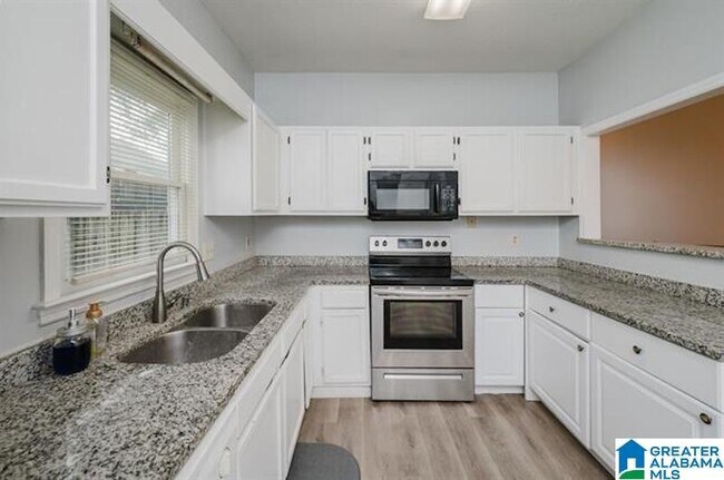 Foto del edificio - 218 Carl Nichols Dr