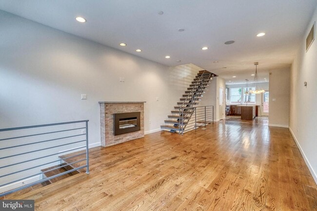 Building Photo - 728 S 18th St