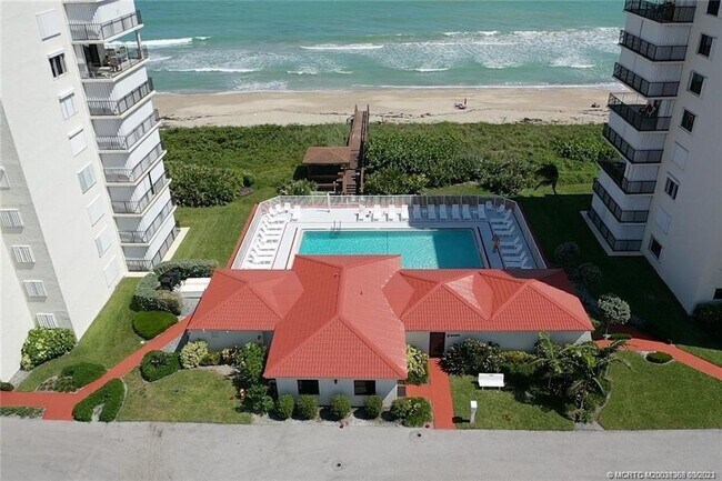 Foto del edificio - 9490 S Ocean Dr