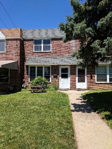 Primary Photo - Adorable, updated row home for rent!