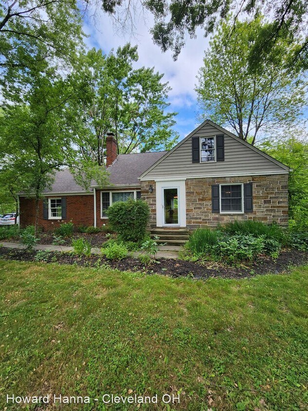 28399 Pike Dr, Chagrin Falls, OH 44022 House Rental in Chagrin Falls