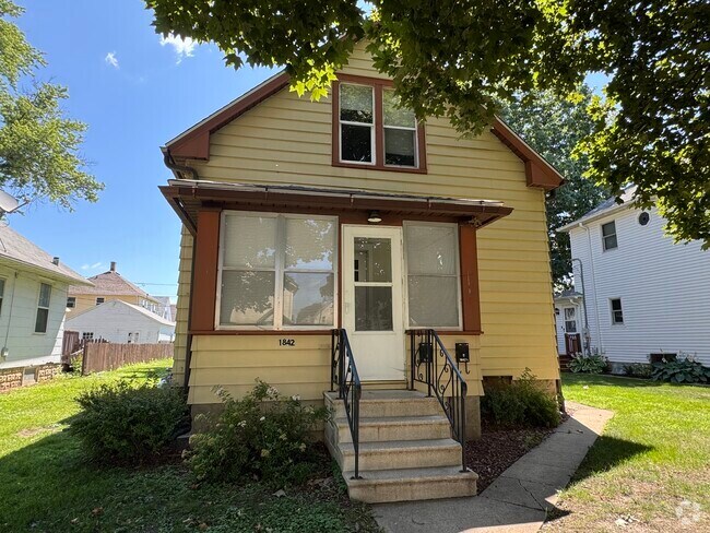 Building Photo - 1842 4th St