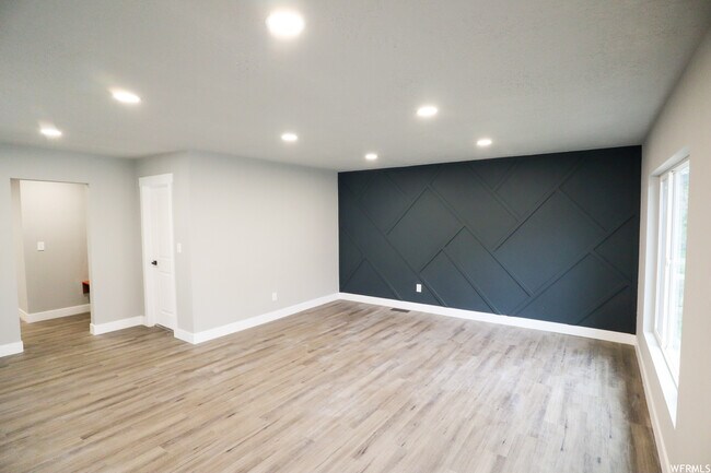 Foto del edificio - 948 E Atkin Ave