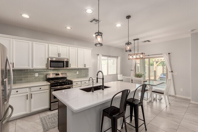 Foto del edificio - 1562 W Alder Rd