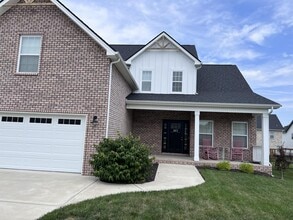 Building Photo - 557 Dexter Dr