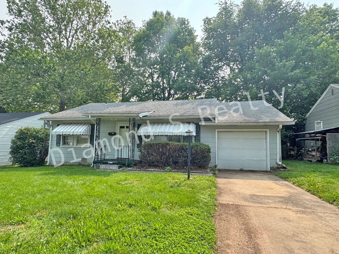 Foto principal - Cute 2 Bedroom Home Located Near Fort & Su...