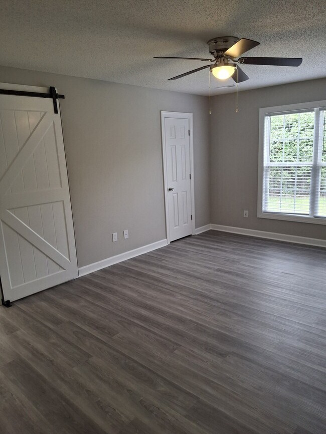 Foto del edificio - Recenlty Remoduled 3 bedroom 2 Bath