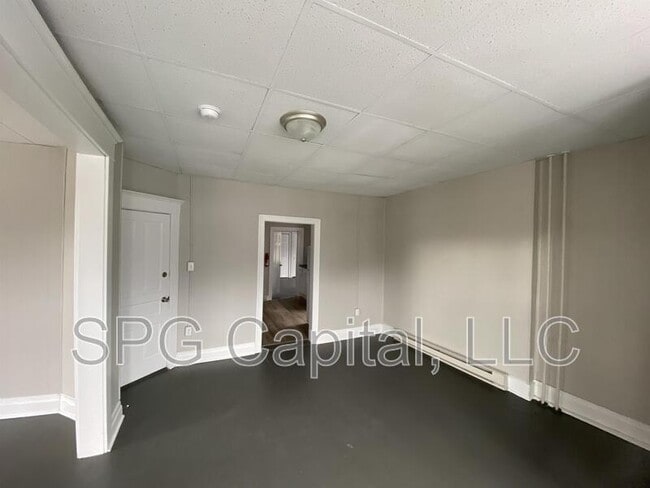 Foto del edificio - 208 W Main St