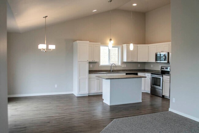 Building Photo - 6078 Autumn Dr S