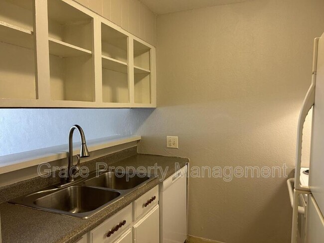Foto del edificio - 9650 Huron St.