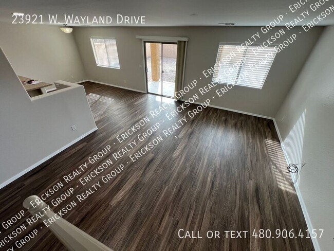 Foto del edificio - 23921 W Wayland Dr