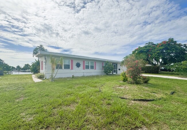 Foto del edificio - Waterfront Pool Home in Port Charlotte