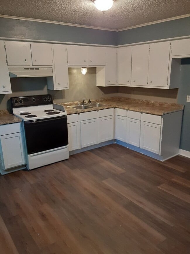 Building Photo - 1018 S 16th St