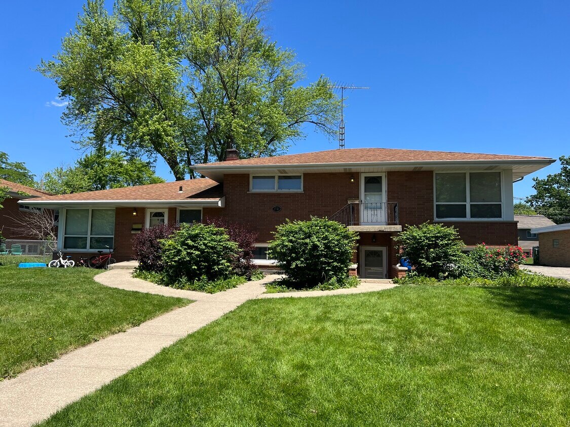 1751 Greene Ct Unit C, Aurora, IL 60506 Condo for Rent in Aurora, IL