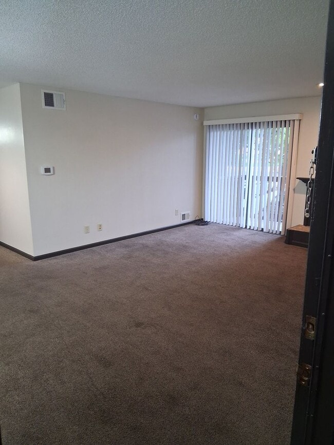 Building Photo - 2 bedroom 2 bath in quiet SW Neighborhood